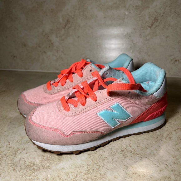 New Balance - Picture 2 of 3